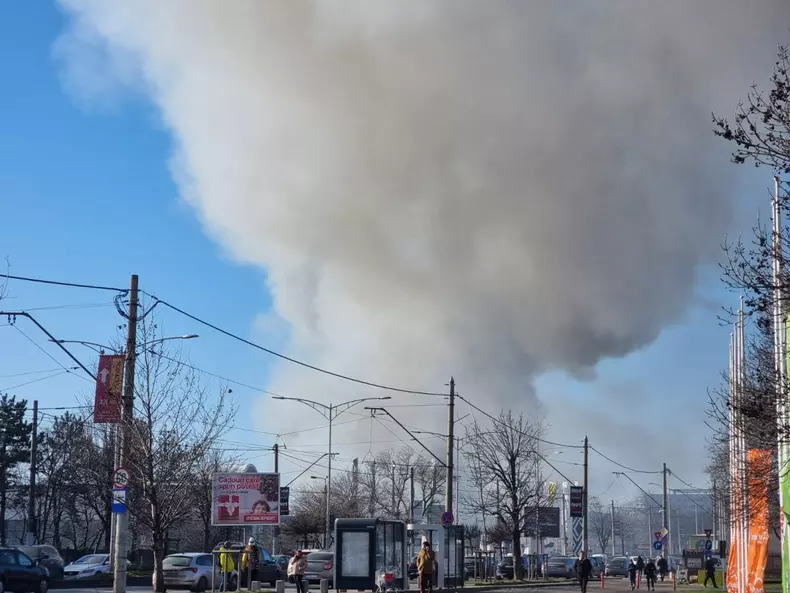 incendiu-depozit-iuliu-maniu-bucuresti-roalert7