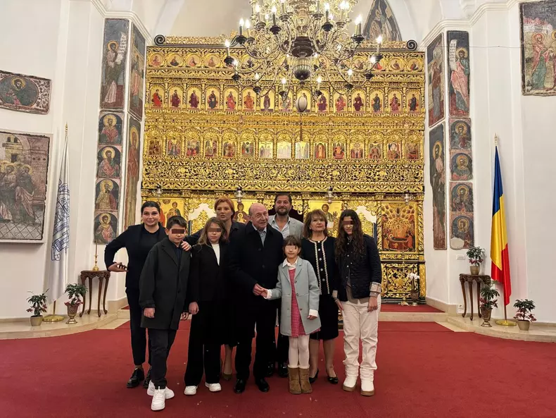 traian basescu, sotia mari, fetele lor si toti nepotii