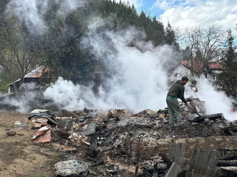 Incendiu Soveja Foto Corina Atanasiu (3)