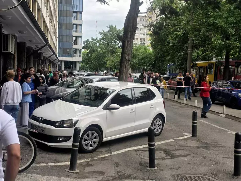 Primul salvator care a ajuns la liftul căzut cu 7 oameni în Palatul CFR - Ministerul Transporturilor povestește ce a văzut: „Nu țipa nimeni, i-am scos în 6 minute”