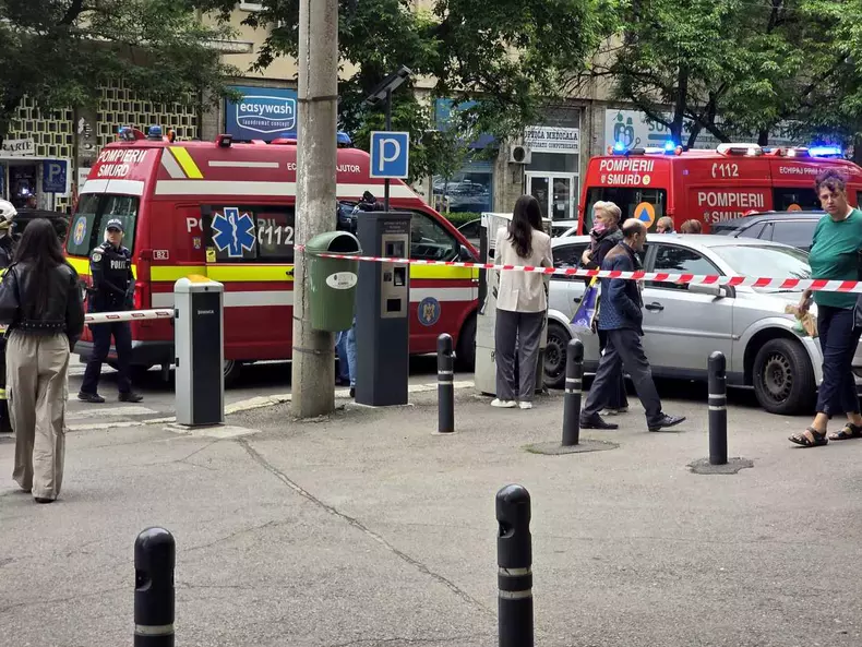 Primul salvator care a ajuns la liftul căzut cu 7 oameni în Palatul CFR - Ministerul Transporturilor povestește ce a văzut: „Nu țipa nimeni, i-am scos în 6 minute”