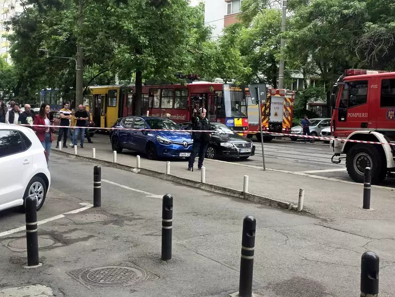 Primul salvator care a ajuns la liftul căzut cu 7 oameni în Palatul CFR - Ministerul Transporturilor povestește ce a văzut: „Nu țipa nimeni, i-am scos în 6 minute”
