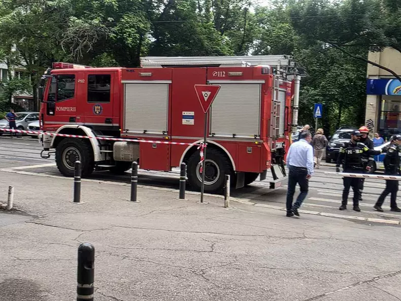 Primul salvator care a ajuns la liftul căzut cu 7 oameni în Palatul CFR - Ministerul Transporturilor povestește ce a văzut: „Nu țipa nimeni, i-am scos în 6 minute”