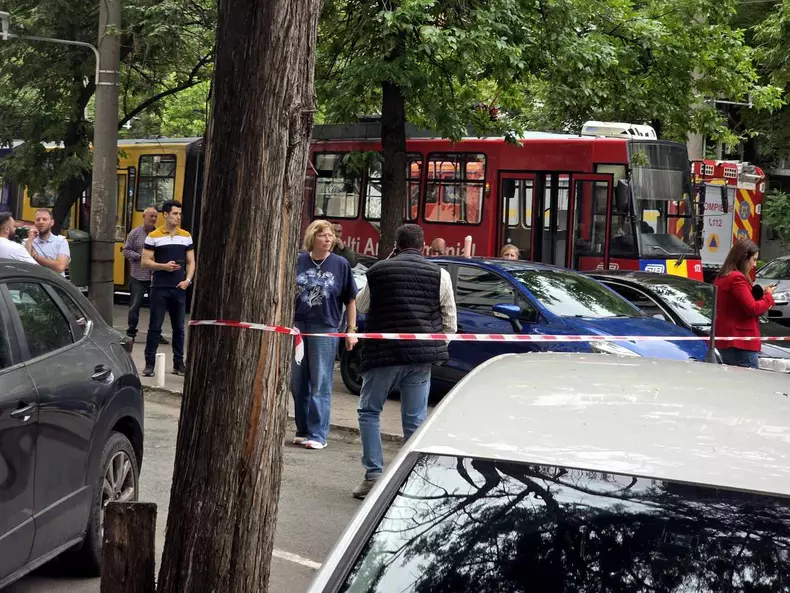 Primul salvator care a ajuns la liftul căzut cu 7 oameni în Palatul CFR - Ministerul Transporturilor povestește ce a văzut: „Nu țipa nimeni, i-am scos în 6 minute”
