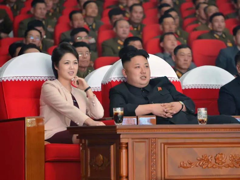 Kim Jong-un alături de soția sa, Ri Sol-ju