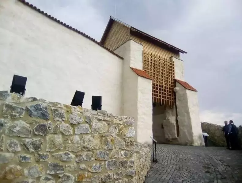 Cetatea Feldioara a fost reconstruită în totalitate. (4)