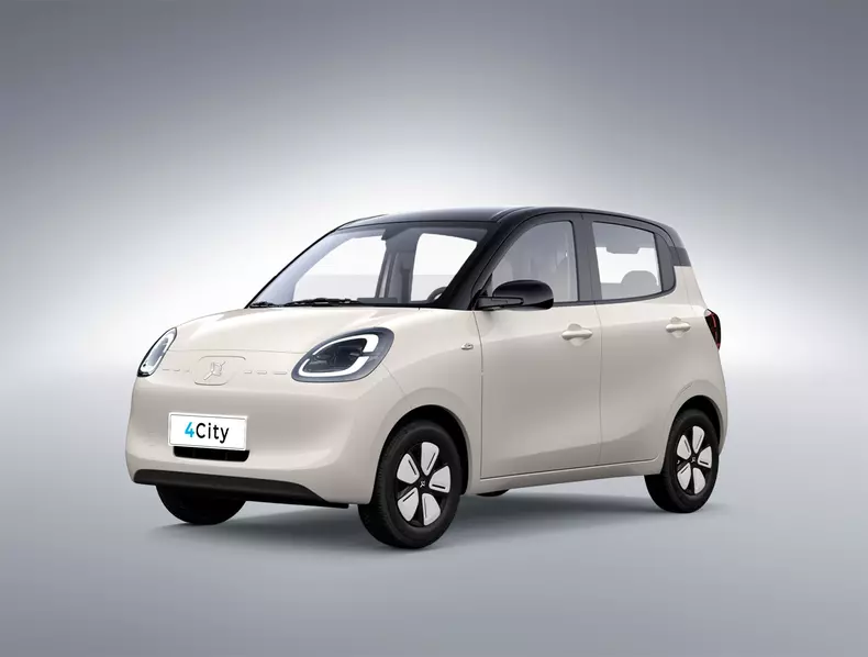 4City, prima mașină electrică urbană care poate fi condusă de la 16 ani-foto-1