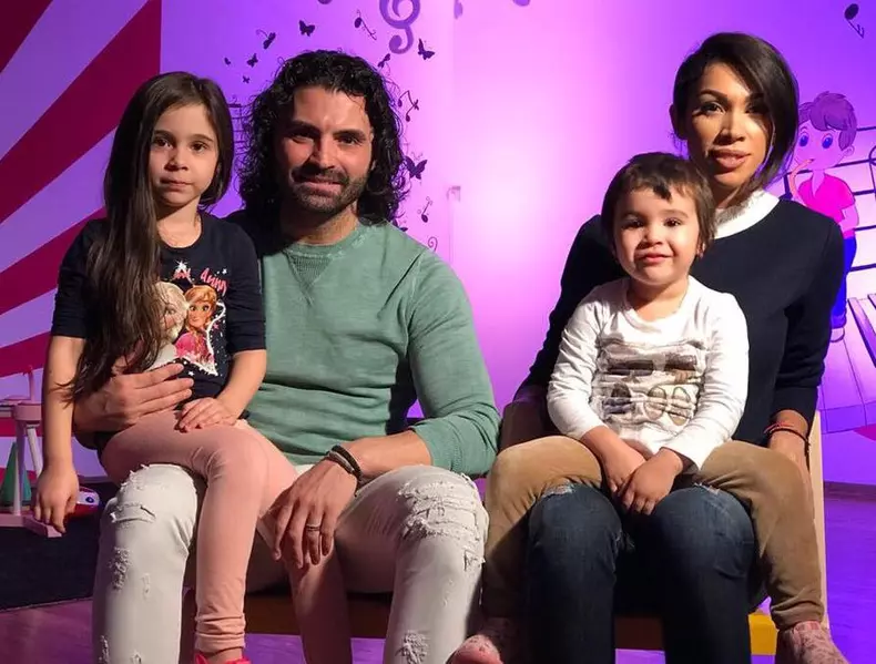 Pepe, cu sotia si fetele lui