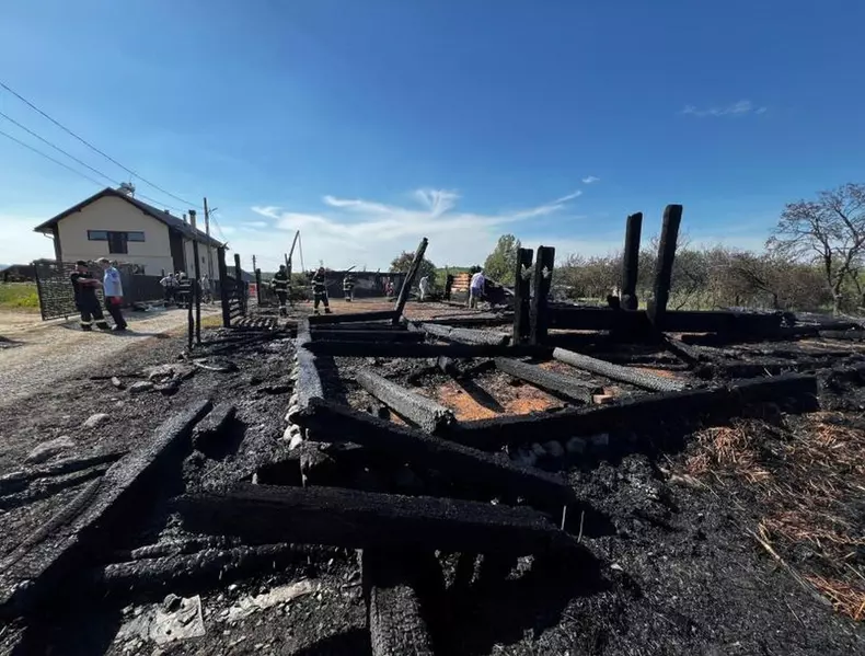 Casa Lupuț din Cizer, mistuită de incendiu. Monumentul istoric era asociat cu Horea, conducătorul răscoalei din 1784 (2)