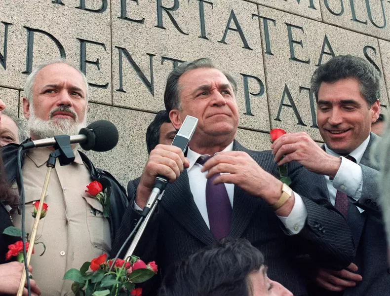 gelu-voican-voiculescu-ion-iliescu-petre-roman