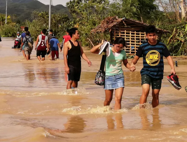 Typhoon Phanfone lands in central Philippines on Christmas