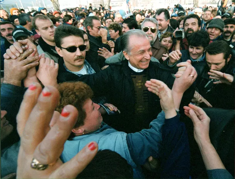 ROMANIA-ILIESCU-ELECTION CAMPAIGN