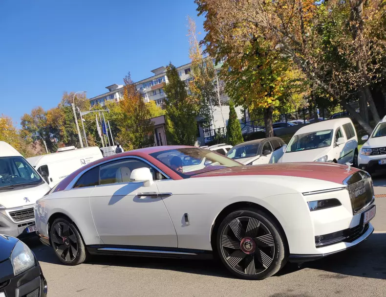 Rolls-Royce Spectre (4)