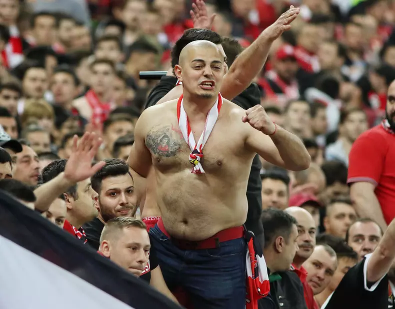 meciul de fotbal dintre Dinamo și FC Cluj