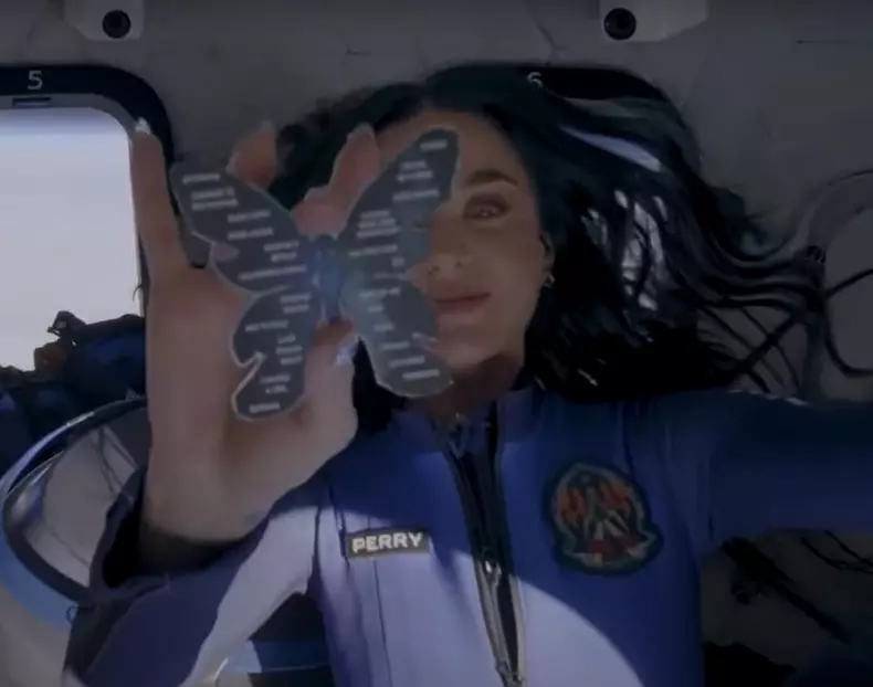 katy perry in spatiu 4