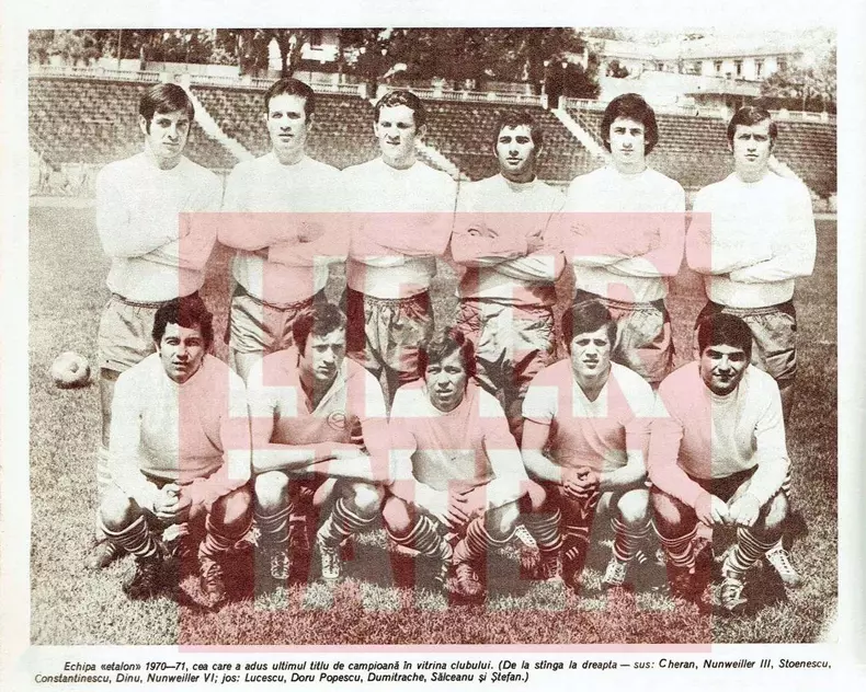 1971-Mircea Lucescu intr-o fotografie de grup la Dinamo, alaturi de Cheran, Nunweiller, Cornel Dinu, Dumitrache