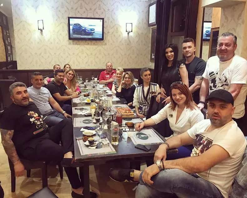 32266527_180938206069786_1927922437337382912_n