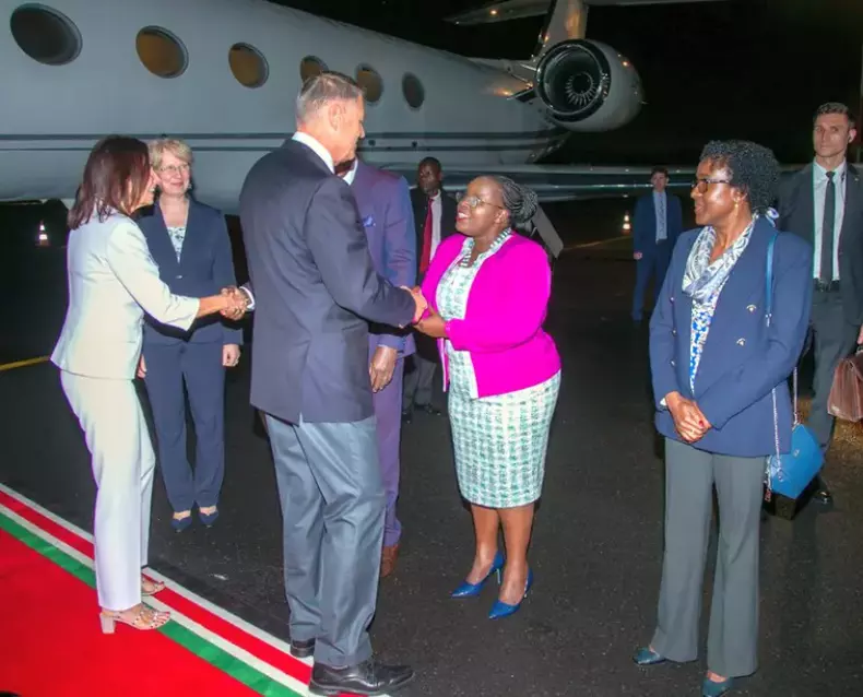 carmen-iohannis-kenya-tinuta-1