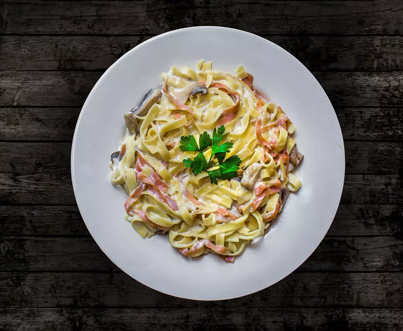 Rețete simple cu paste - spaghete carbonara