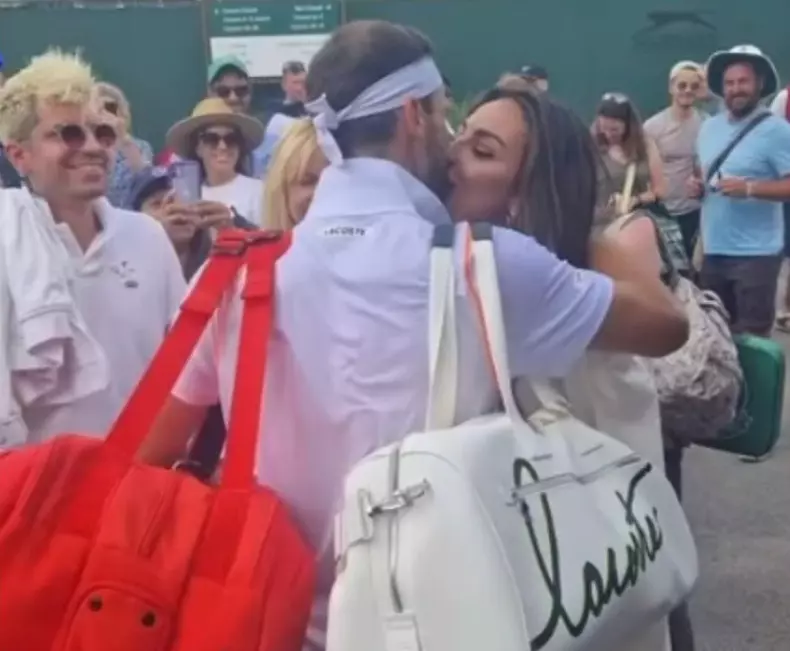 madalina-ghenea-sarut-grigor-dimitrov