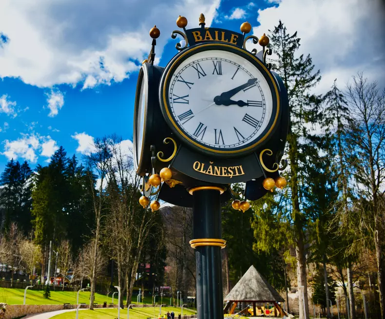 primariabaileolanesti-ro-ceas-parcul-central