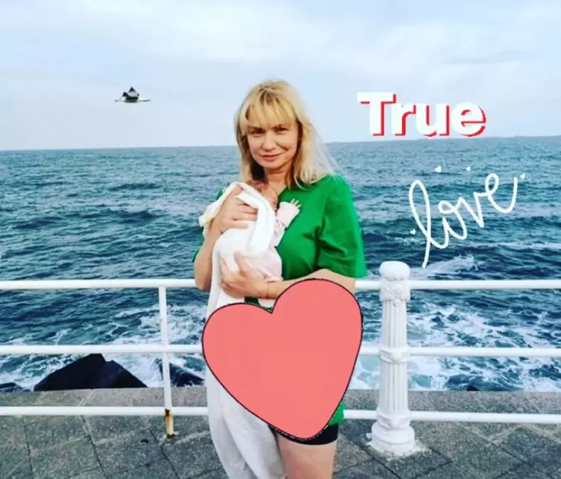 cristina-cioran-si-fiica-de-doua-luni-2