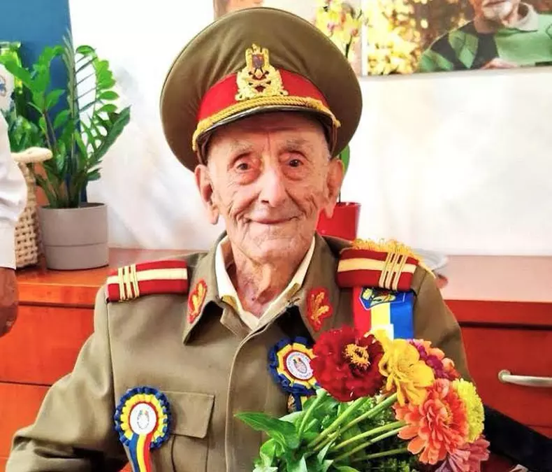 Ion Vasile Banu, veteran de război de 107 ani, singurul decorat de Nicușor Dan de 1 Decembrie (2)