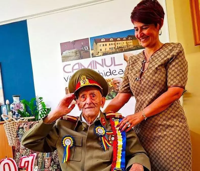 Ion Vasile Banu, veteran de război de 107 ani, singurul decorat de Nicușor Dan de 1 Decembrie (3)