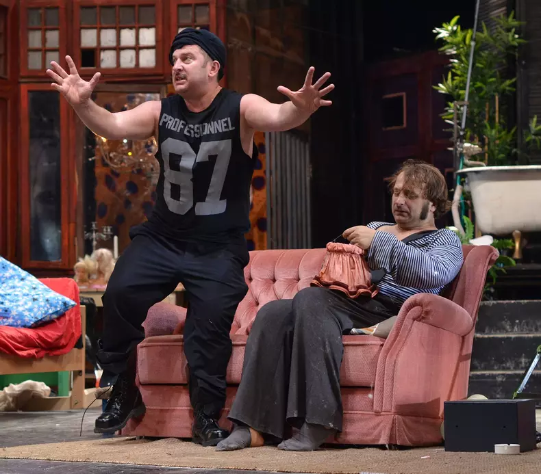 Pavel Bartos in Family affaires