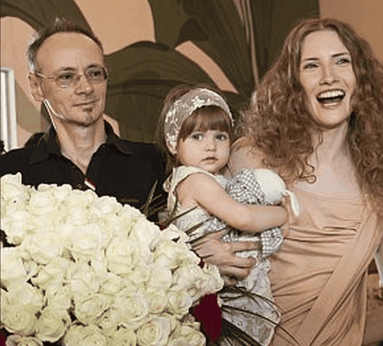 Mihai Albu, Iulia și Mikaela