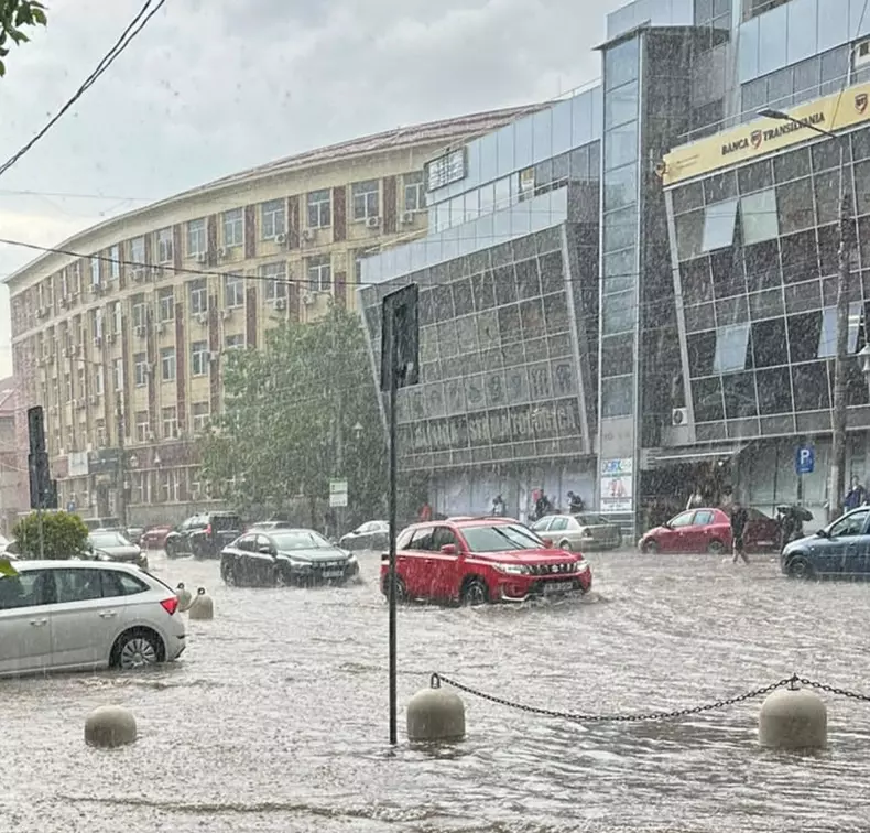 Rupere de nori în București. Foto Meteoplus