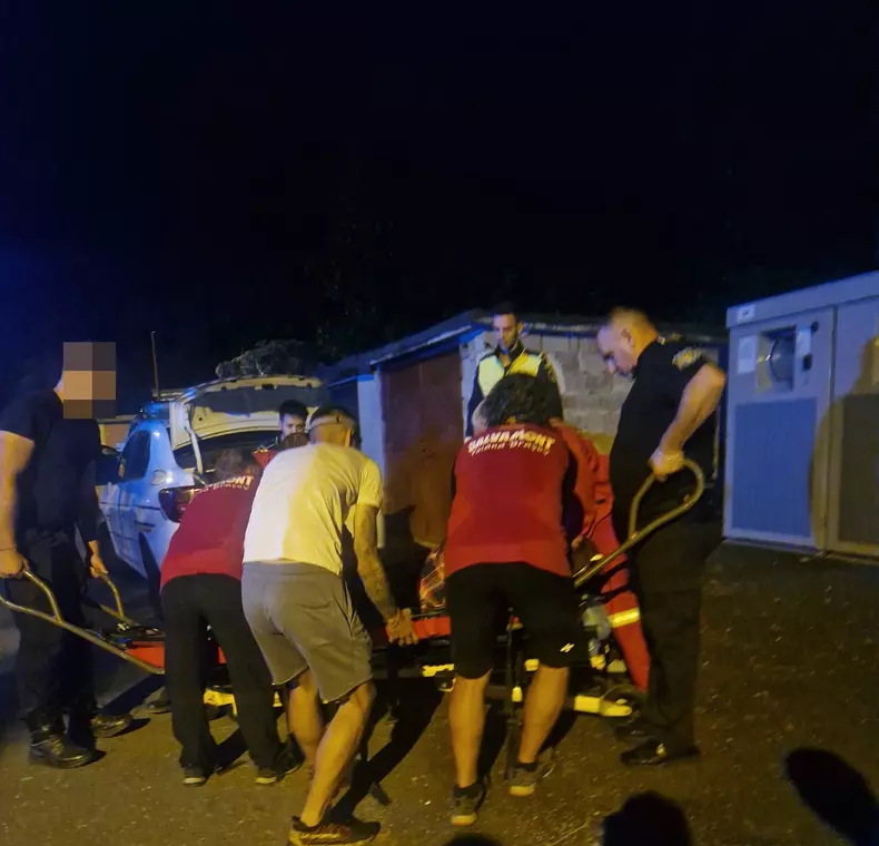 Locatarii deranjați din Brașov au sunat la 112, crezând că este un scandal. Ce au descoperit polițiștii în pădure (3)