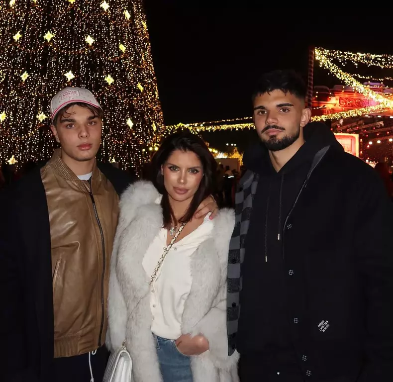 Ileana Lazariuc și băieții ei (4)