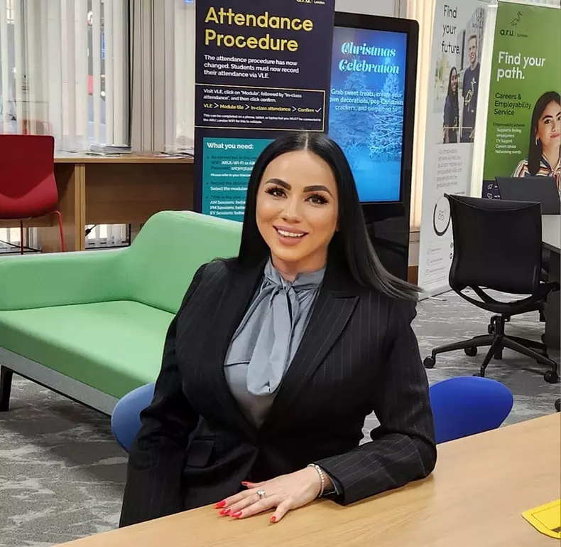 rocsana-marcu-agent-imobiliar-anglia-1