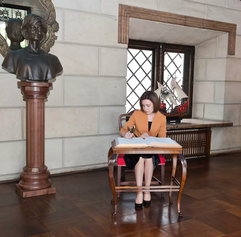 33932831313776281764197425718214865316994859n