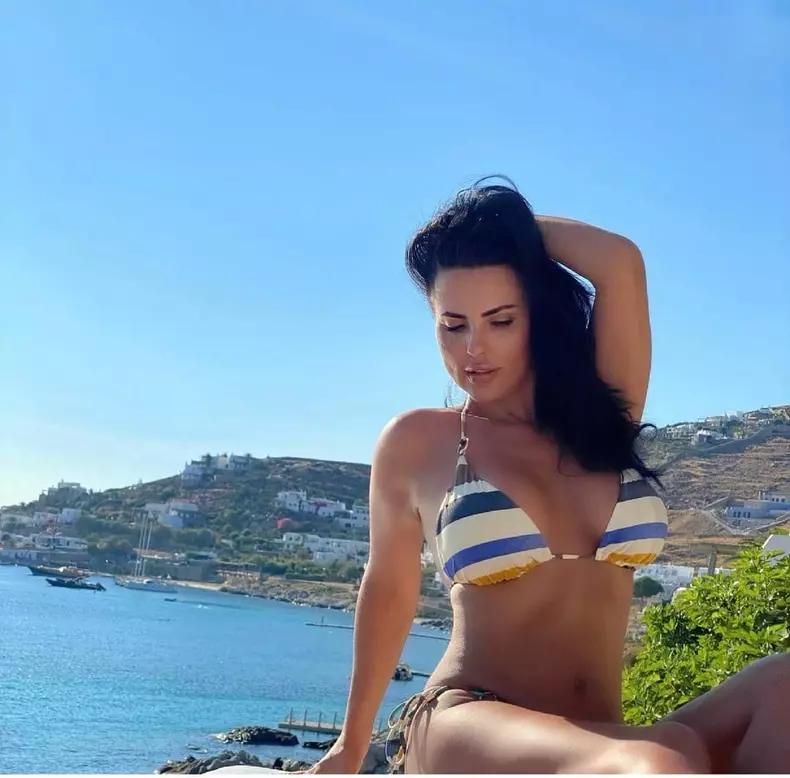 lavinia pirva in costum de baie (1)