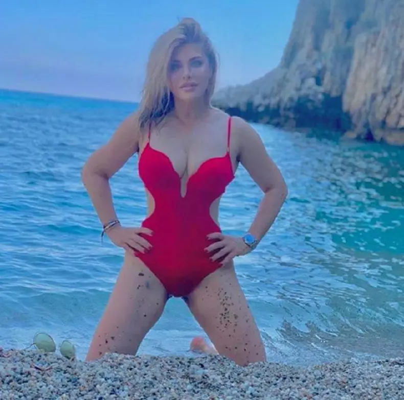 loredana-groza-in-costum-de-baie2