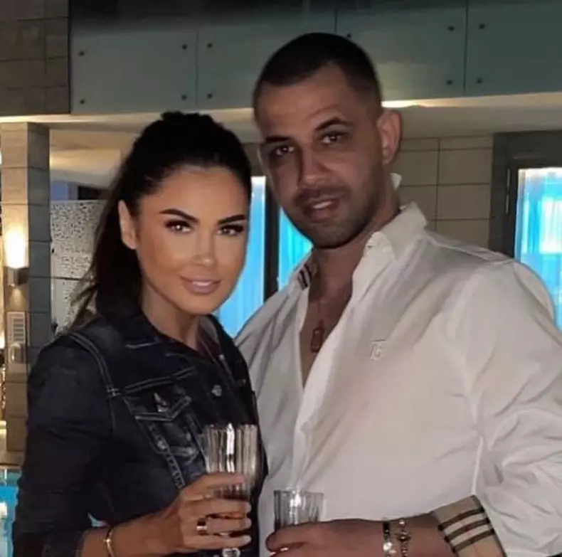 oana-zavoranu-si-alex-ashraf-aniverseaza-patru-ani-de-casnicie-sunt-mai-indragostita-ca-oricand2size24