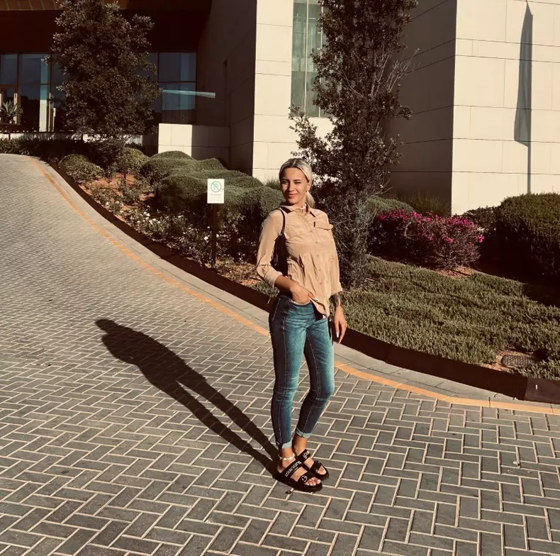 andreea aurica andrusca inainte de implantul fesier 4