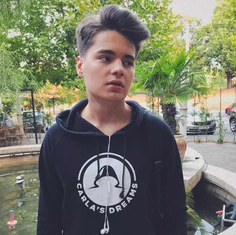 selly-tinute-comentate-de-iulia-albu-5