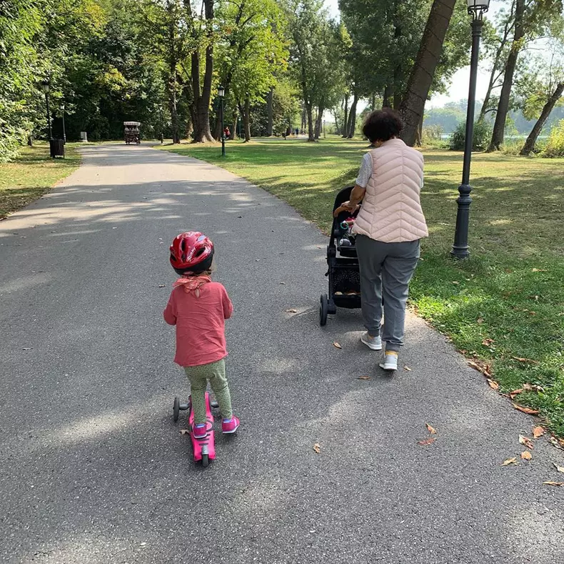 copiii Simonei Gherghe, la plimbare