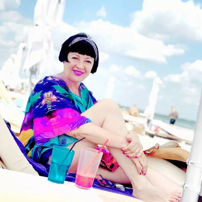 neti sandu in costum de baie 3