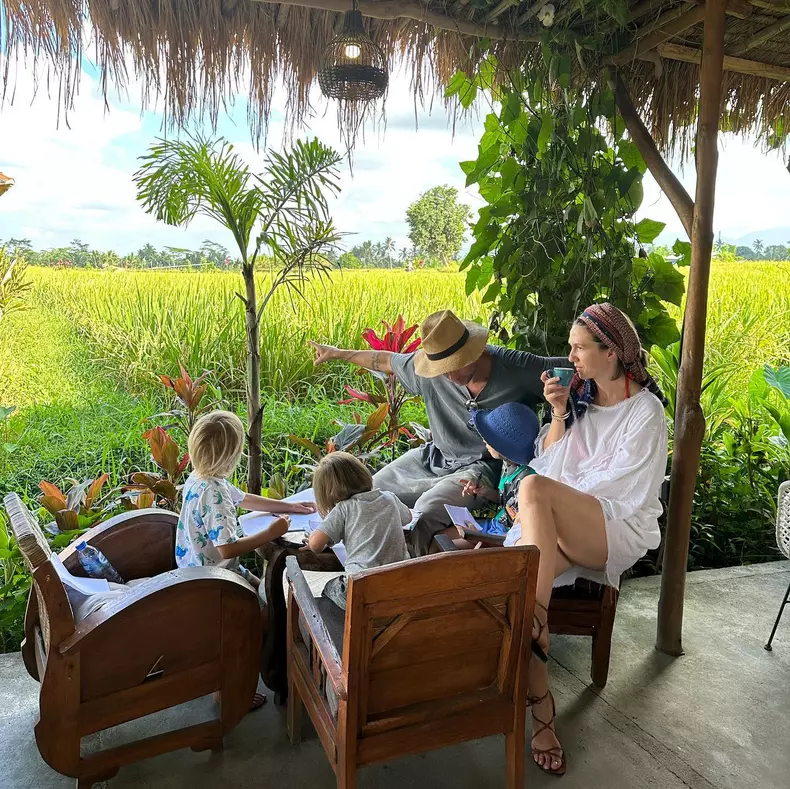 Adela Popescu și familia (2)