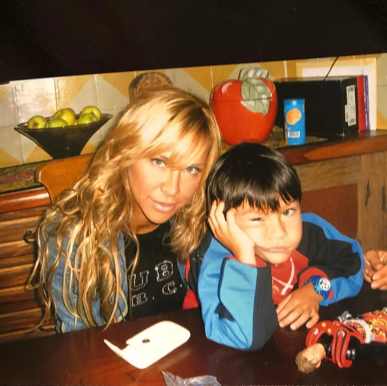 fiul actriței Aylin Mujica a murit (4)