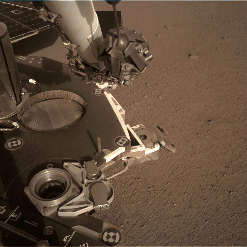 _mars.nasa.gov_insight-raw-images_surface_sol_0008_idc_D001R0008_597251228EDR_F0101_0010M_