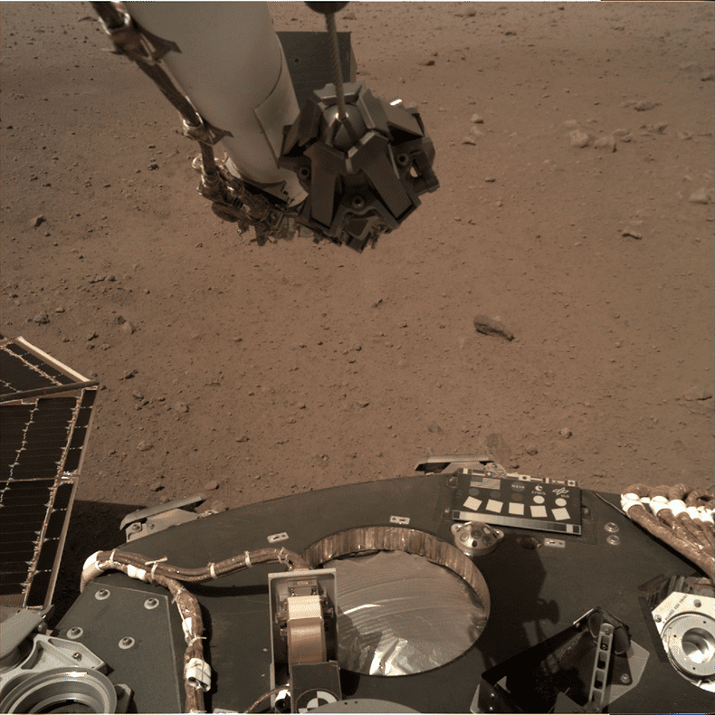 _mars.nasa.gov_insight-raw-images_surface_sol_0010_idc_D001R0010_597419012EDR_F0004_0010M_