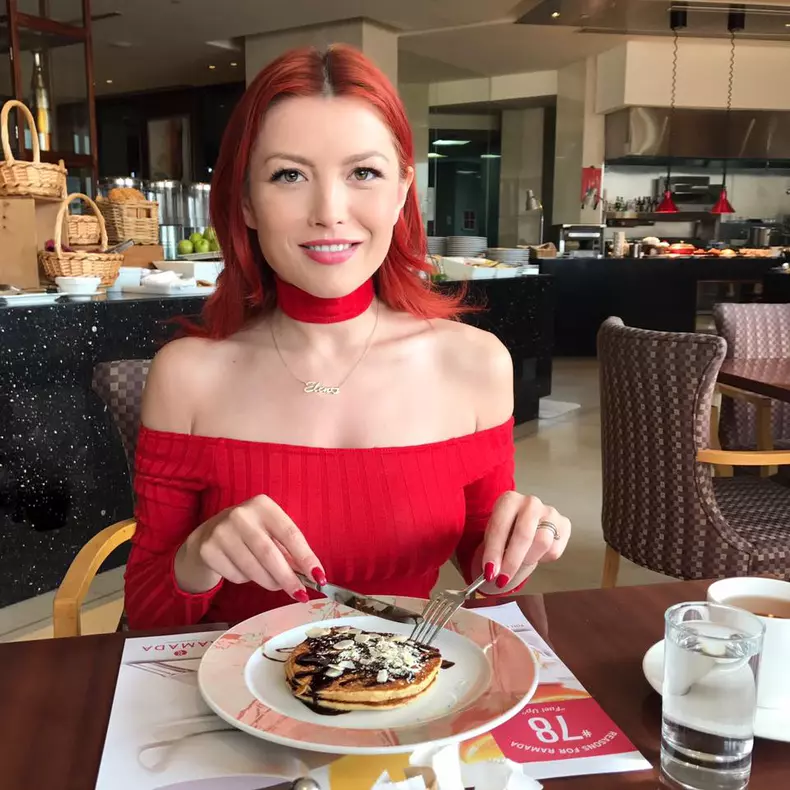 Elena Gheorghe, super sexy pe plajă2