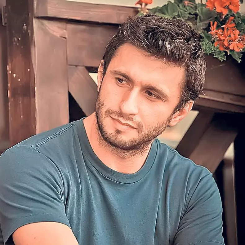 04-05-Dragos-Bucur-3