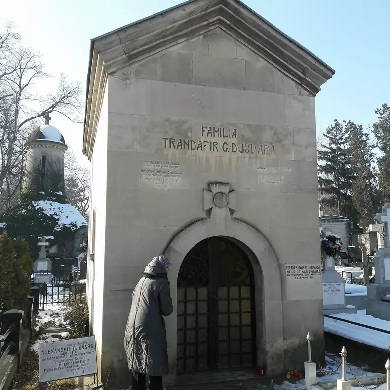 inmormantarea lui Neagu Djuvara_cimitirul Bellu (2)