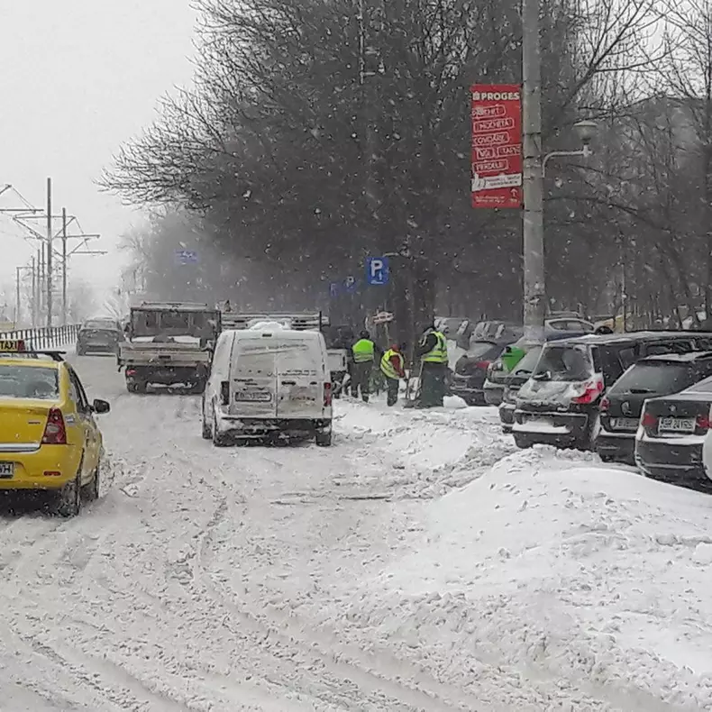 Trafic blocat pe DN 1 din cauza zăpezii